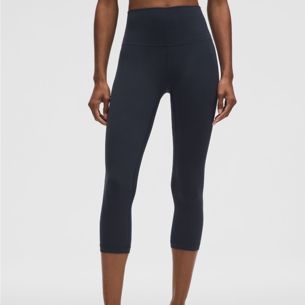 Navy 21’ align leggings crop size 2